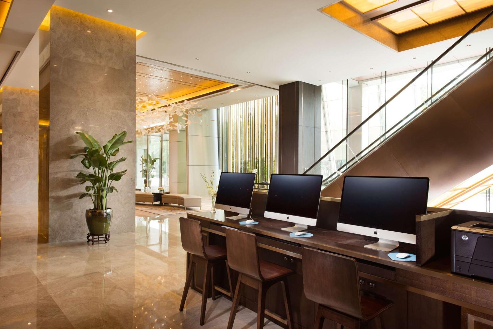 Hilton Shenzhen Futian, Metro Station At Hotel Front Door, Close To Futian Convention & Exhibition Center Eksteriør billede